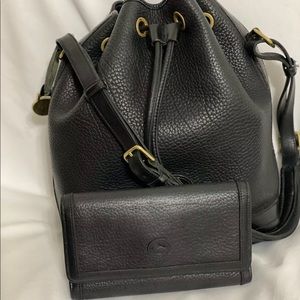 Vintage Dooney & Bourke Pebbled Leather Bucket Bag Handbag and Wallet